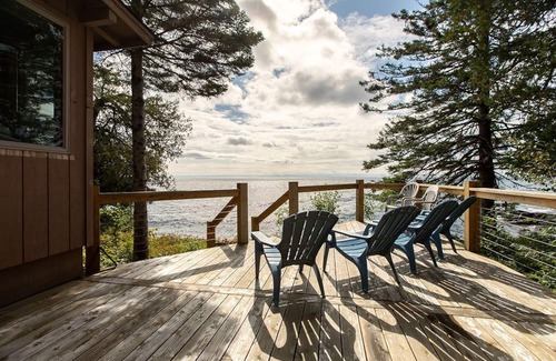 Lutsen Casa | Pebble Beach Paradise on Lake Superior. Amazing views, updated & fresh inside.