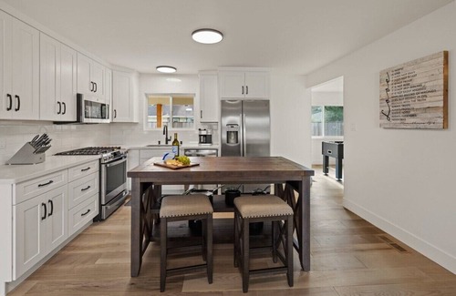 Del Monte Forest Casa | Pebble Beach's Tee Time: 4BR 3BA walk to the beach