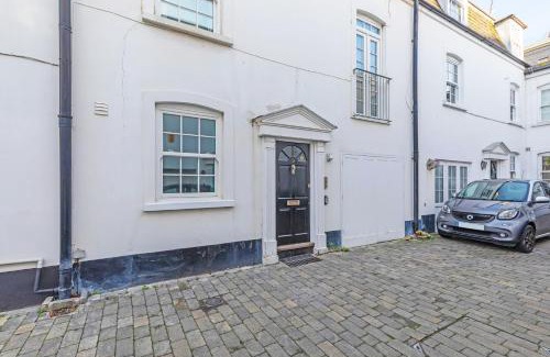 Worthing Casa | Pebble Corner with Free Parking By My Getaways