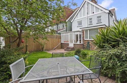 Worthing Casa | Pebble Corner with Free Parking By My Getaways