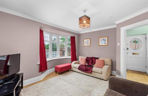 Worthing Casa | Pebble Corner with Free Parking By My Getaways