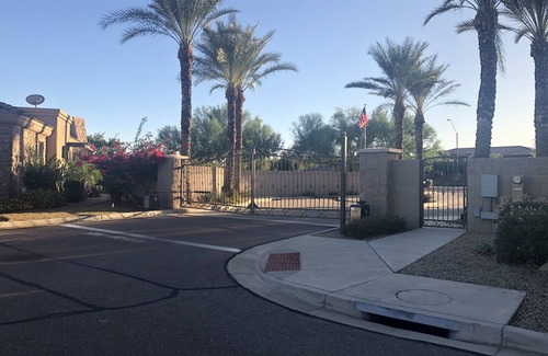 Palm Valley Condominio | Nuevo - ¡Comunidad cerrada de Pebble Creek! Golf, estadio de la NFL, hockey, entrenamiento de primavera