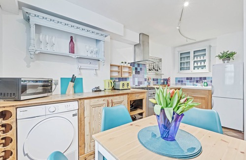 Kemptown Casa | Pebble Mews House | By My Getaways | Parking for one small car