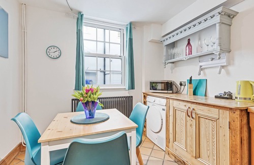 Kemptown Casa | Pebble Mews House | By My Getaways | Parking for one small car