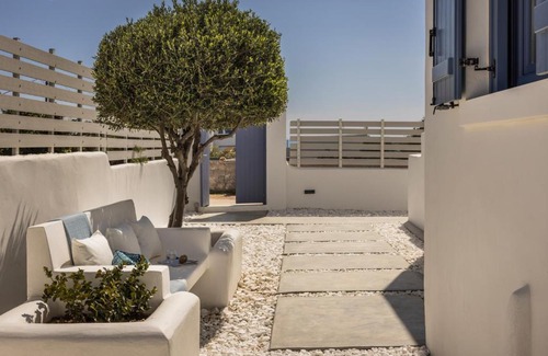 Aliki Casa | Pebble Summer House