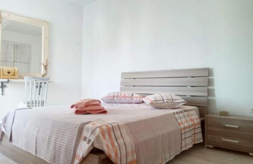 Aliki Apartamento | Pebbles Villa with private roof garden