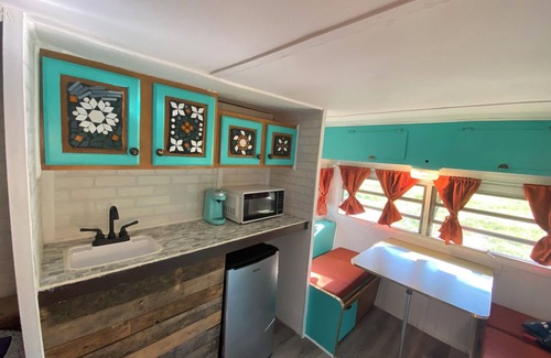 Huntsville Cabina | Pecan Grove Cabin on 15 acres near a creek