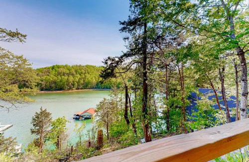 Flat Hollow Marina Casa | Peck's Perch