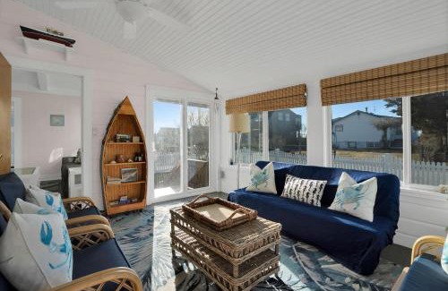 Peconic Casa | Peconic Sound Beach Home: Backyard & Vineyards