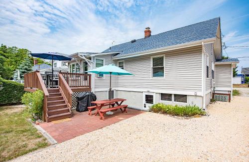 Peconic Casa | Peconic Sound Beach Home: Backyard & Vineyards