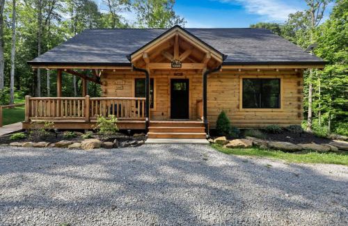 Logan Casa | Peek A Boo Cabins: Cozy Cabin