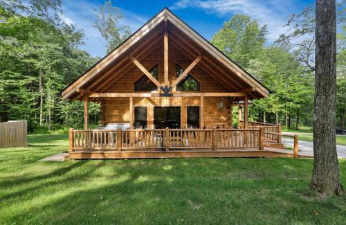 Logan Casa | Peek A Boo Cabins: Cozy Cabin