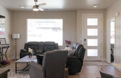 Hildale Casa | Peekaboo Canyon-4Bed3BathHotTub