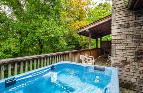 Pigeon Forge Casa | Peekaboo with Hot Tub, Pool Table, and Jacuzzi