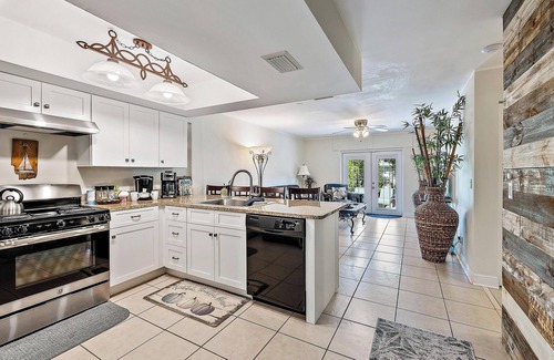Hobe Sound Casa | Un moderno oasis tropical a solo minutos de la playa!