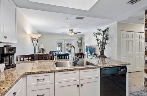 Hobe Sound Casa | Un moderno oasis tropical a solo minutos de la playa!
