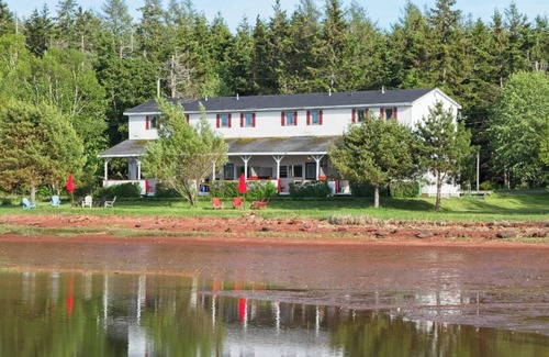 Cardigan Apartamento | PEI Waterside Apt. #4, Quiet waterfront Apt, scenic view, sunsets