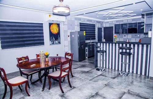 North Legon Apartamento | PEK Villa, Cozy Luxury Hideouts Three-Bedroom Apartment