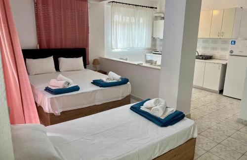 Pefkochori Hotel | PELEKAN rooms and apartments athina 11