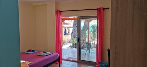 Sinarades Apartamento | Pelekas Beach Apartments Rolling Stone