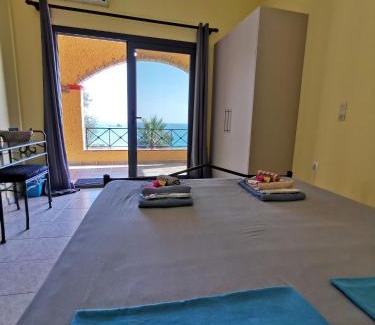 Sinarades Apartamento | Pelekas Beach Apartments Rolling Stone