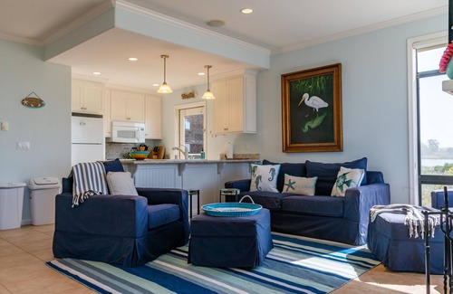 Moss Landing Condominio | Pelican 54: Relax with an ocean view.