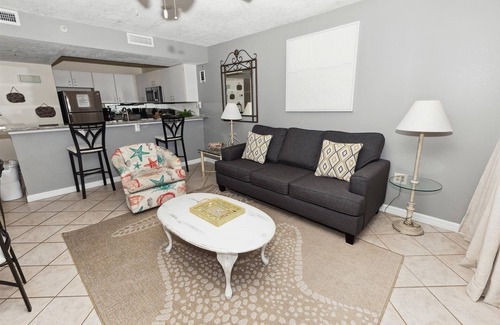 Destin Condominio | Pelican Beach 1811 1 Bedroom Condo by RedAwning