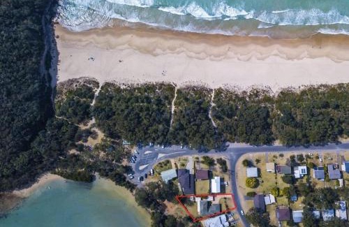 Narrawallee Casa | Pelican Beach House - 50m from inlet & playground
