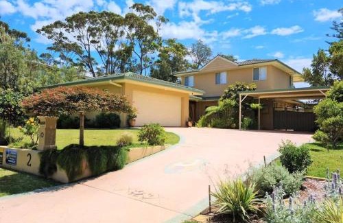Narrawallee Casa | Pelican Beach House - 50m from inlet & playground