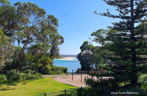 Narrawallee Casa | Pelican Beach House - 50m from inlet & playground