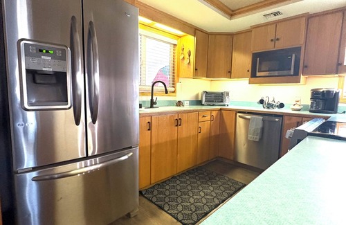 Brookings Casa | Pelican Cottage ~ Close to Brookings and Crescent City. Great for large groups