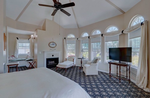 Carlsbad Hotel | Pelican Cove Inn