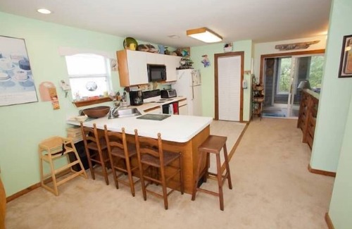 Northeast Virginia Beach Condominio | Pelican Perch (Rear Unit)