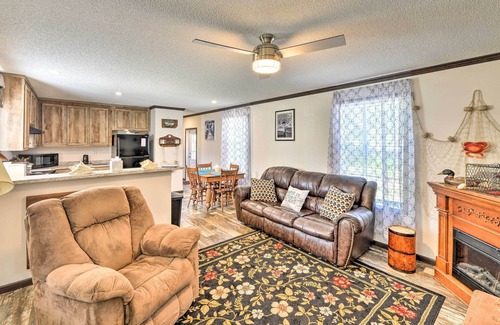 Harkers Island Casa | 'Pelican Place' Coastal Cottage Walk to Back Sound