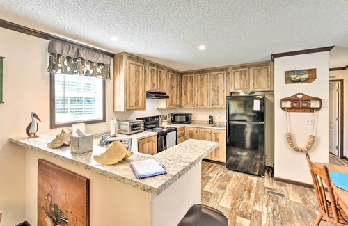 Harkers Island Casa | 'Pelican Place' Coastal Cottage Walk to Back Sound