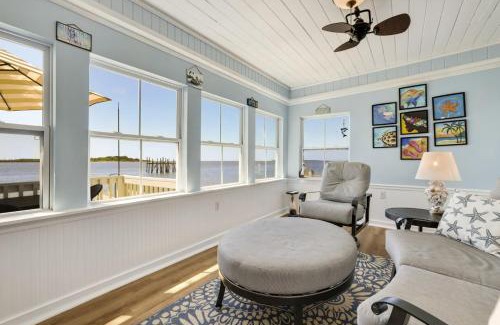 Cedar Key Casa | Pelican Place - Waterfront launch and fire pit