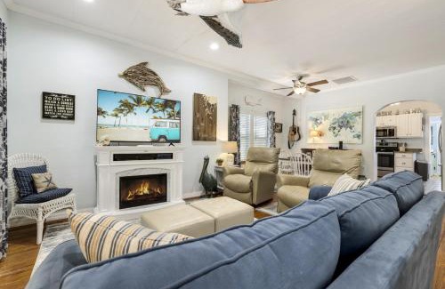 Cedar Key Casa | Pelican Place - Waterfront launch and fire pit