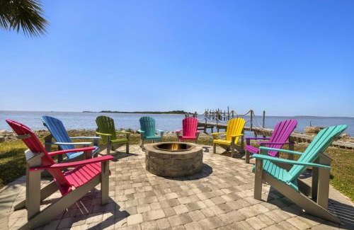 Cedar Key Casa | Pelican Place - Waterfront launch and fire pit