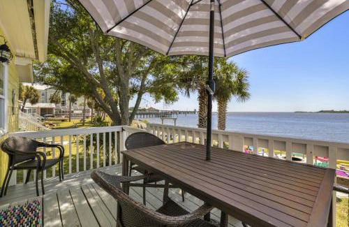 Cedar Key Casa | Pelican Place - Waterfront launch and fire pit