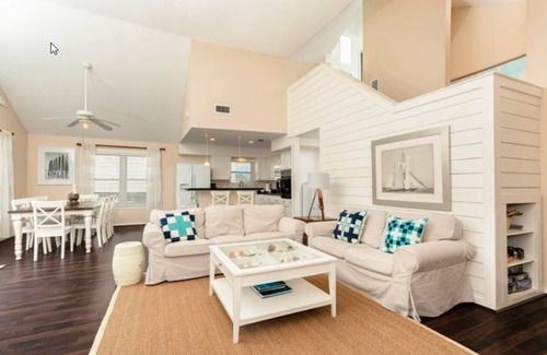 Spanish Grant Casa | Pelican Point 1- BEACHFRONT 4BR/2BA Sleeps 12, 2 Masters