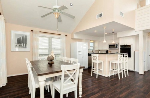 Spanish Grant Casa | Pelican Point 1- BEACHFRONT 4BR/2BA Sleeps 12, 2 Masters