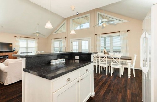 Spanish Grant Casa | Pelican Point 1- BEACHFRONT 4BR/2BA Sleeps 12, 2 Masters