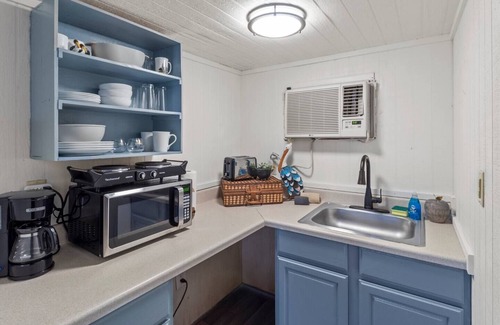 Oil City Apartamento | Pelican's Nest~Caddo Lake Cabin 3 with Kayaks! Caddo Lake Cabins, Oil City, La.