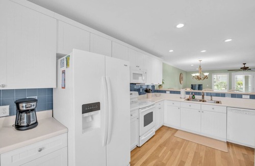 Kure Beach Casa | PELICAN'S REST | OCEANVIEW + POOL + WALK TO BEACH