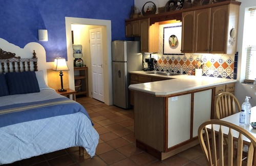 Bahía Kino Apartamento | PELICAN STUDIO: Delicious, private, with porch overlooking the Sea of Cortez.