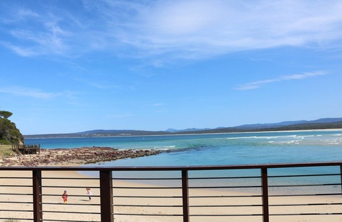 Merimbula Apartamento | Pelican Waters Unit 2, ground level accommodation