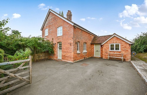 Rye Cabaña | Pelsham Farm Cottage - a holiday let that sleeps 8 guests in 4 bedrooms