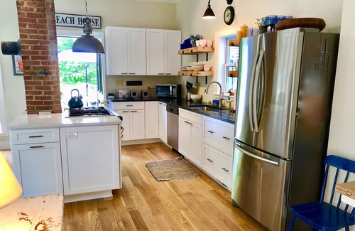 Pemaquid Cabaña | PEMAQUID HARBOR-3B / 2B Victorian Mansard-Tennis Court-Pet Friendly- $ 1750 / week