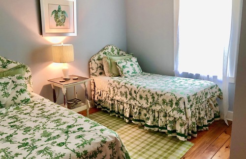 Pemaquid Cabaña | PEMAQUID HARBOR-3B / 2B Victorian Mansard-Tennis Court-Pet Friendly- $ 1750 / week