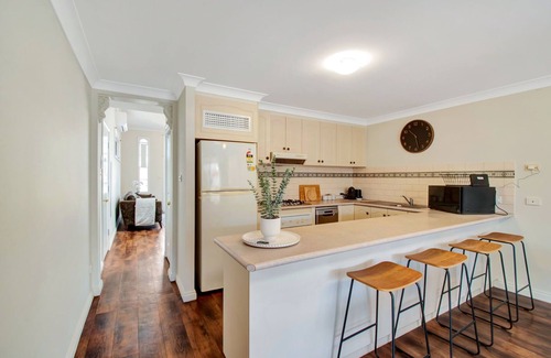 Wagga Wagga Casa | Pembroke - CBD, Elegant & Character Filled Stay